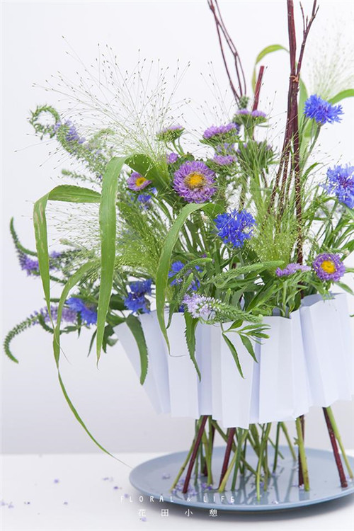 插花技巧為炎炎夏日帶來(lái)一絲清涼