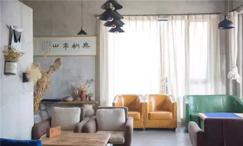蘇州西山一家設(shè)計極簡工業(yè)風(fēng)的民宿