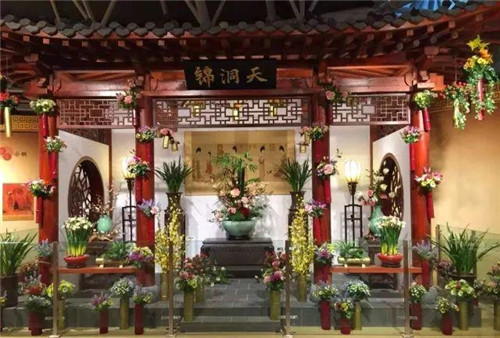 中國(guó)的插花技藝卻比其早出現(xiàn)千年！
