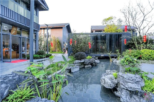 禪緣此地，不向遠(yuǎn)方——新興禪域小鎮(zhèn)