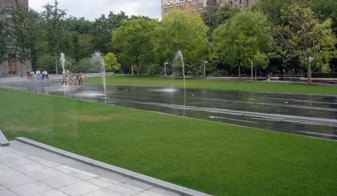 埃菲爾鐵塔周邊將改造為大花園，由哪位大師設計？