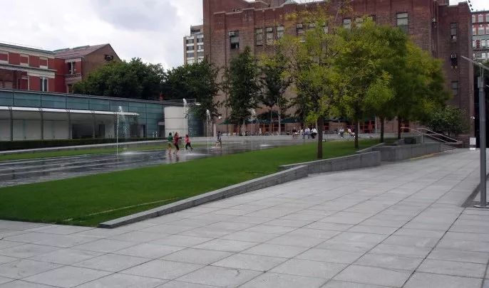 埃菲爾鐵塔周邊將改造為大花園，由哪位大師設計？