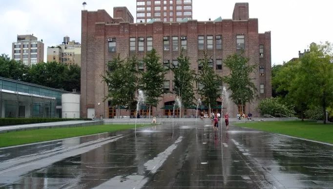埃菲爾鐵塔周邊將改造為大花園，由哪位大師設計？