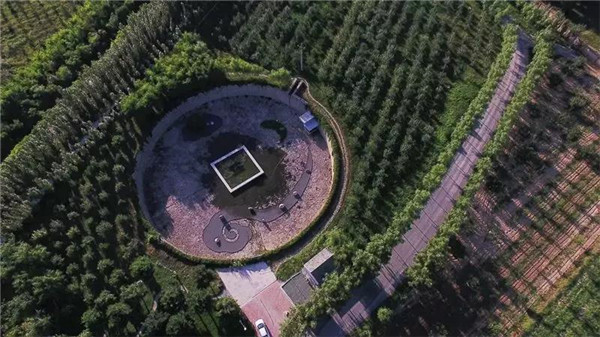 地平線下的圓形劇場(chǎng)