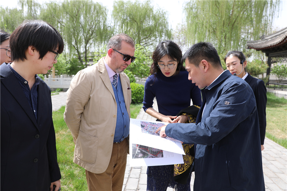 國際城市與區(qū)域規(guī)劃師學(xué)會(huì)主席埃利塞伊一行到定州考察調(diào)研