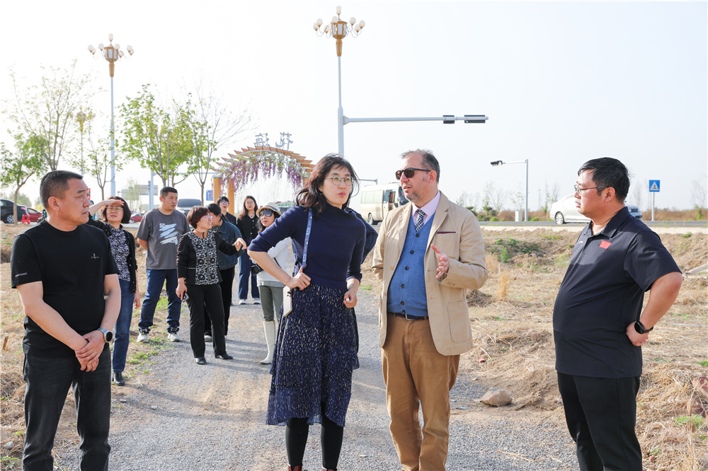 國際城市與區(qū)域規(guī)劃師學(xué)會(huì)主席埃利塞伊一行到定州考察調(diào)研