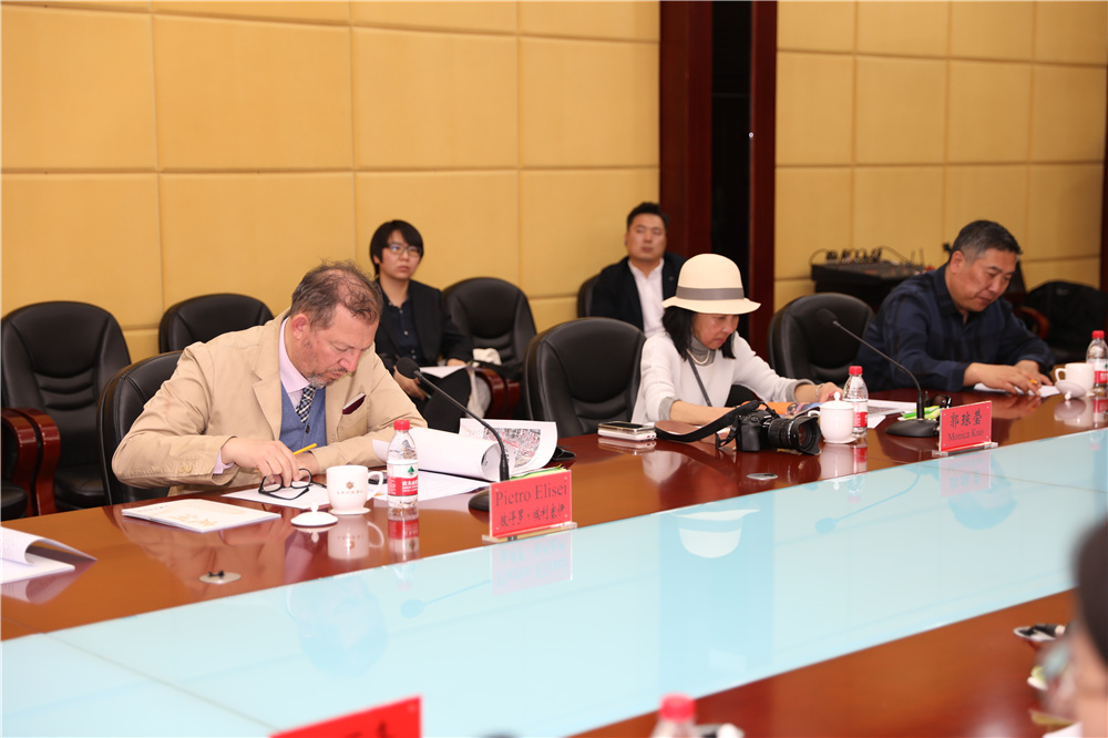 國際城市與區(qū)域規(guī)劃師學(xué)會(huì)主席埃利塞伊一行到定州考察調(diào)研